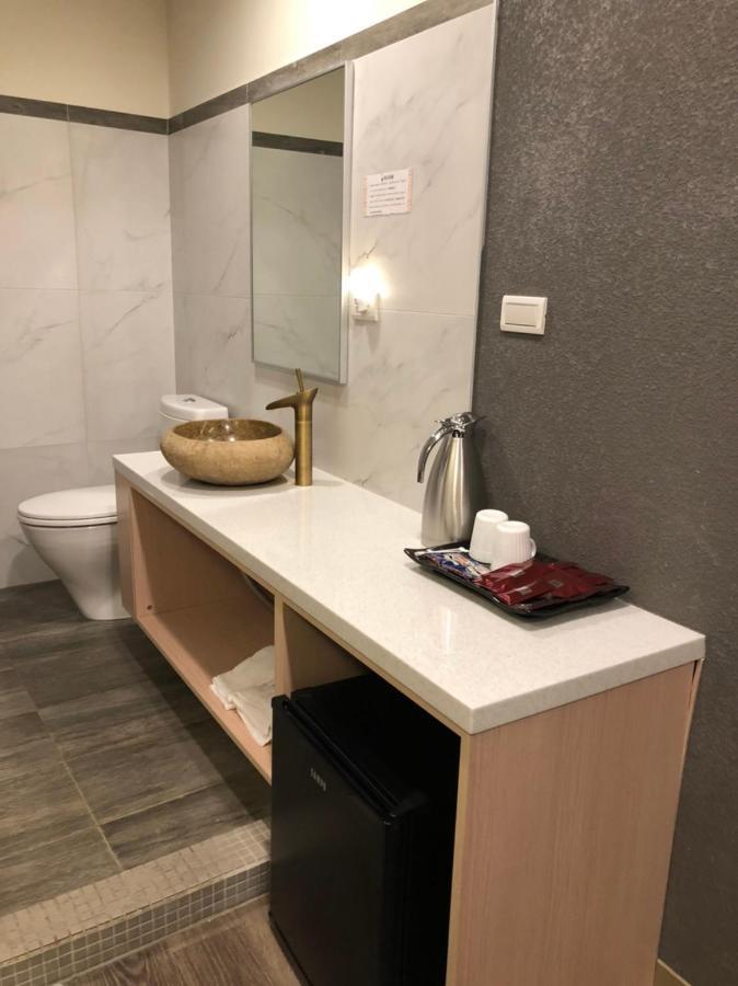 Yy Elleys Home Цзяоси Экстерьер фото